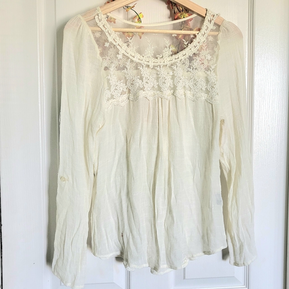 White Lacey Neckline Top Size L, Cream/ White